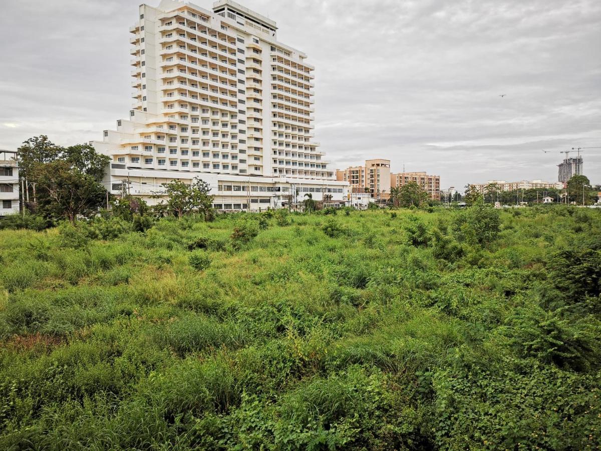 White House By Sorot ตึกขาวโดยโสรฬ Apartment Pantai Jomtien Luaran gambar