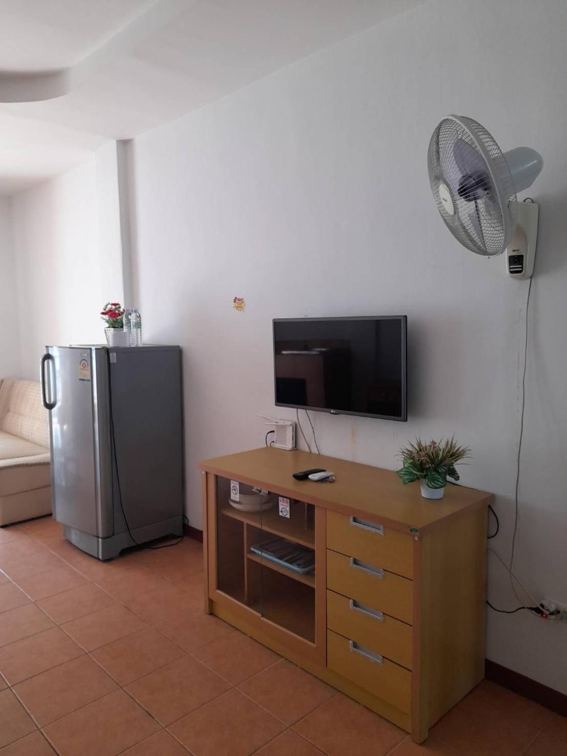 White House By Sorot ตึกขาวโดยโสรฬ Apartment Pantai Jomtien Luaran gambar