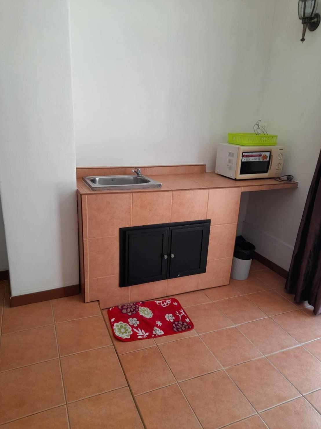 White House By Sorot ตึกขาวโดยโสรฬ Apartment Pantai Jomtien Luaran gambar