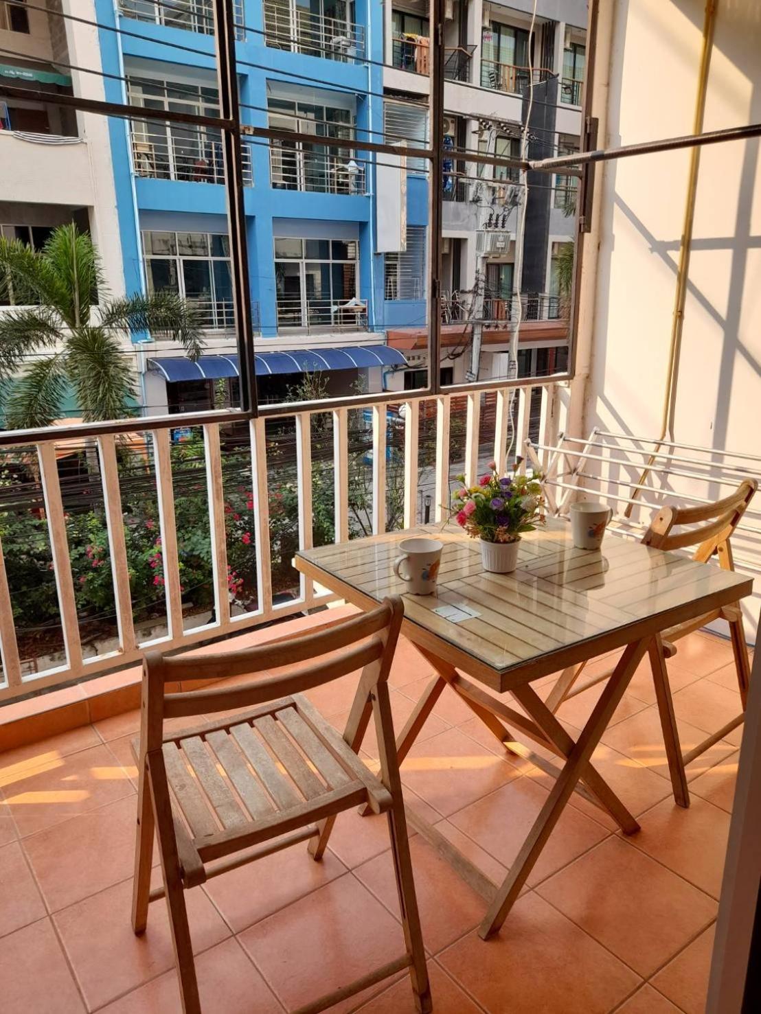 White House By Sorot ตึกขาวโดยโสรฬ Apartment Pantai Jomtien Luaran gambar