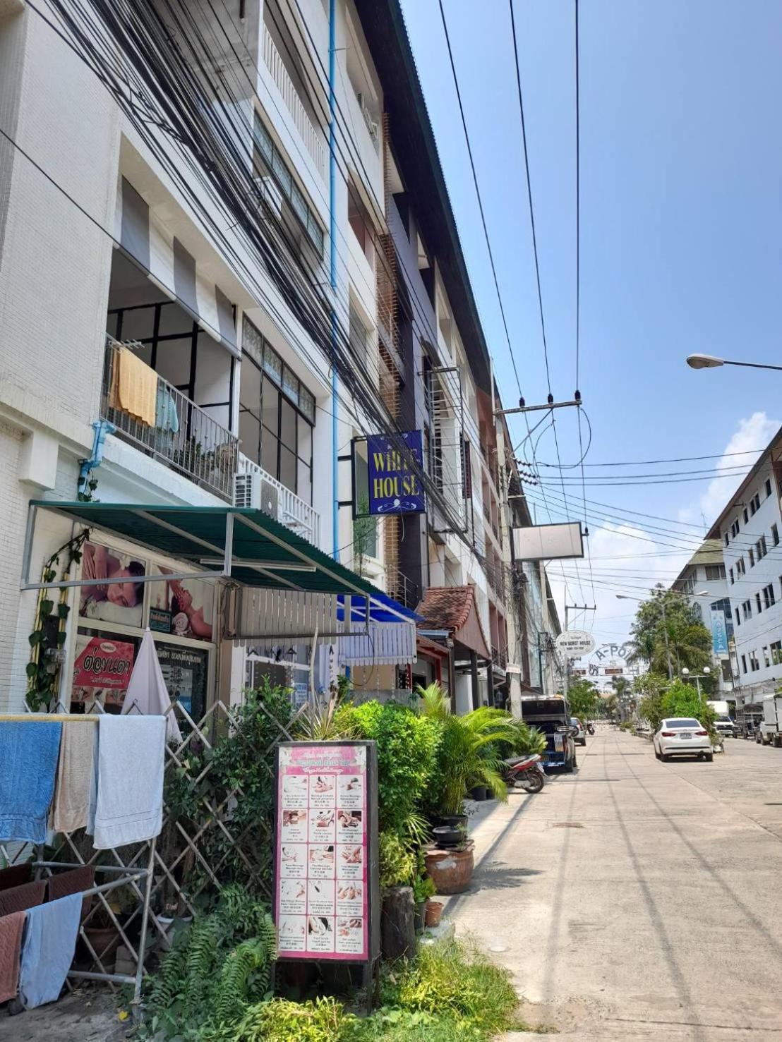 White House By Sorot ตึกขาวโดยโสรฬ Apartment Pantai Jomtien Luaran gambar