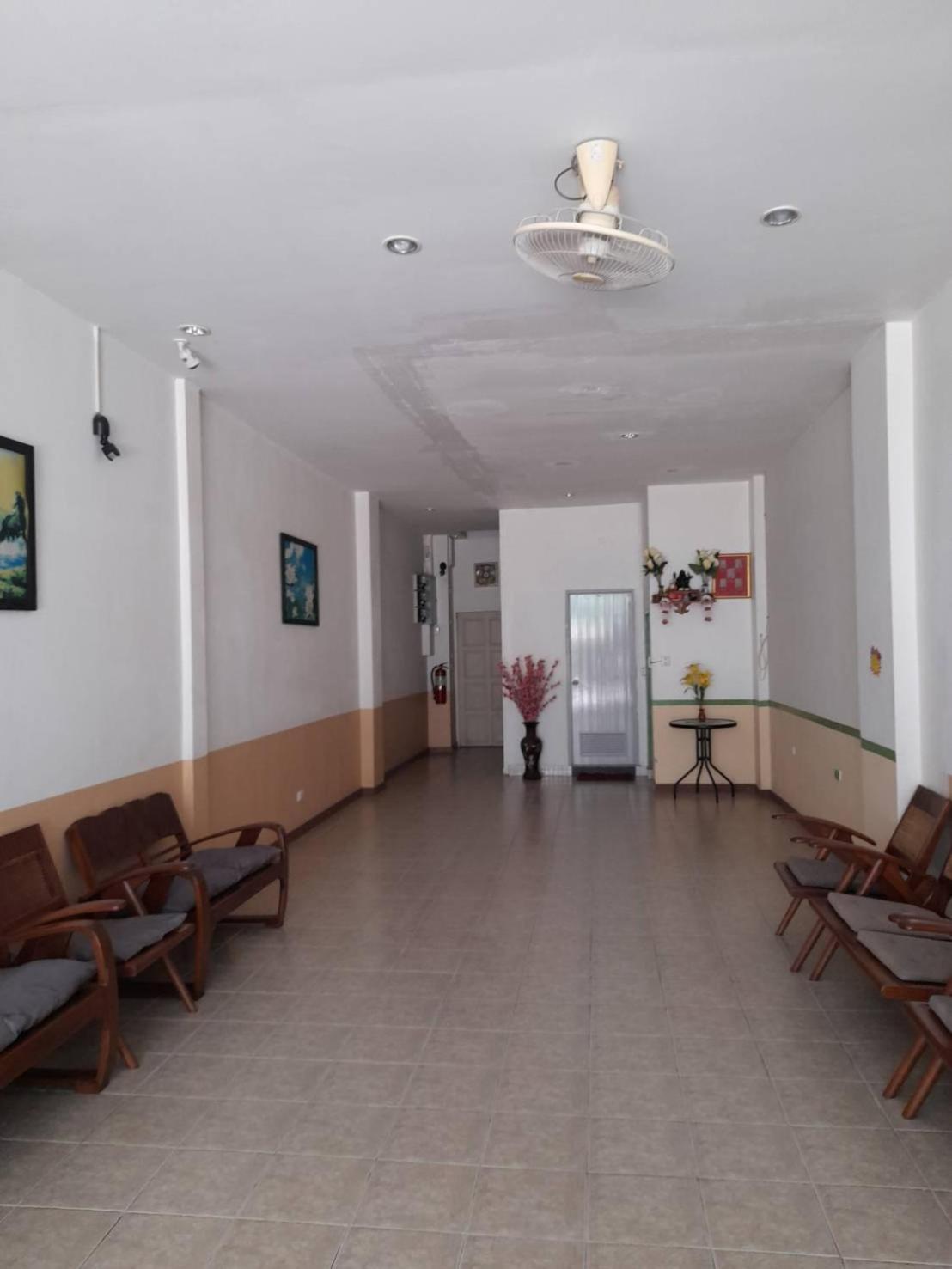 White House By Sorot ตึกขาวโดยโสรฬ Apartment Pantai Jomtien Luaran gambar