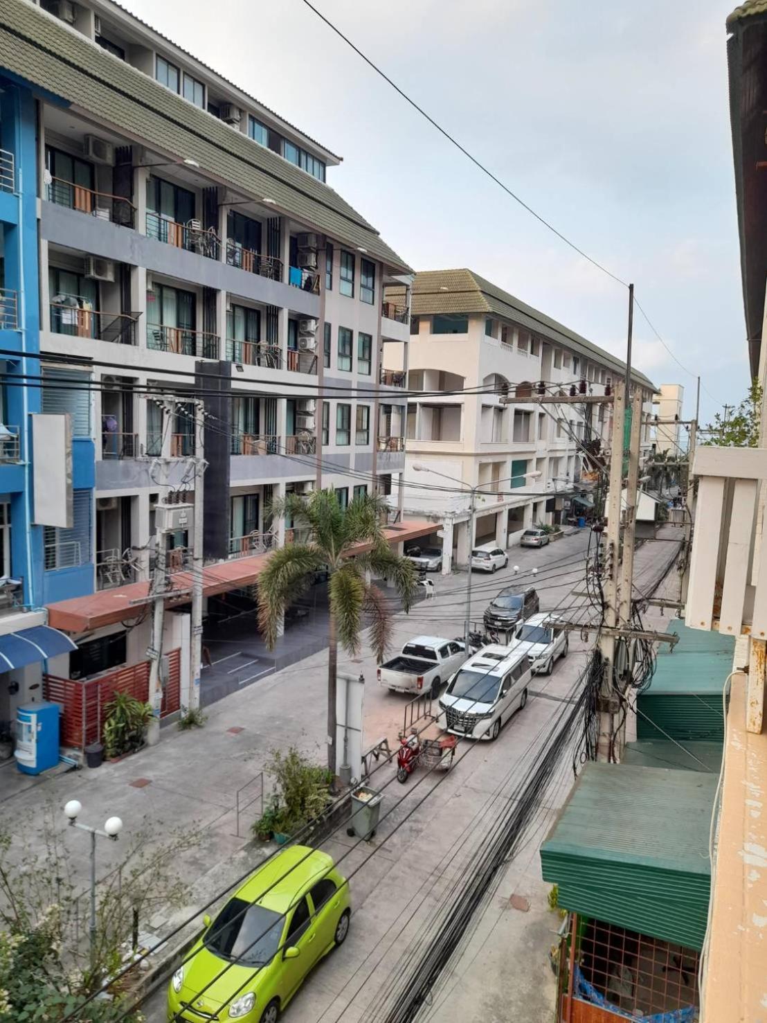White House By Sorot ตึกขาวโดยโสรฬ Apartment Pantai Jomtien Luaran gambar
