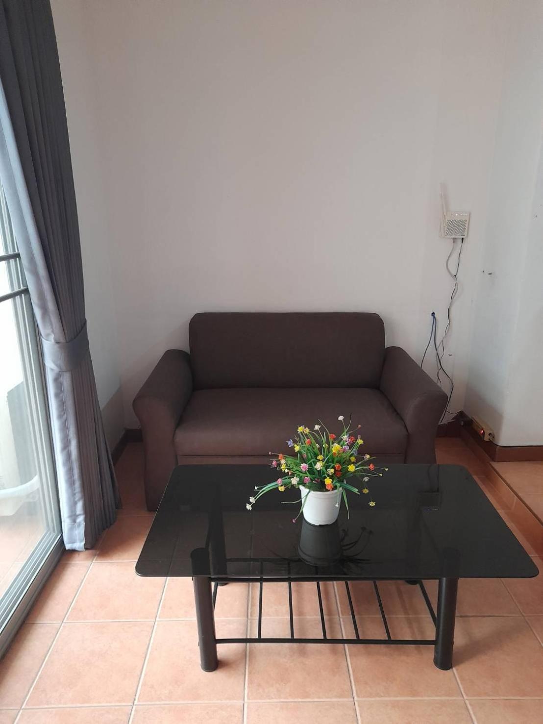 White House By Sorot ตึกขาวโดยโสรฬ Apartment Pantai Jomtien Luaran gambar