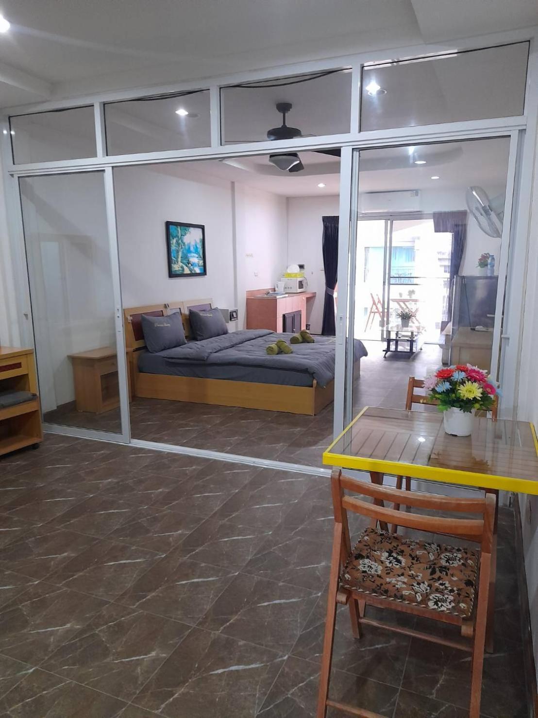 White House By Sorot ตึกขาวโดยโสรฬ Apartment Pantai Jomtien Luaran gambar