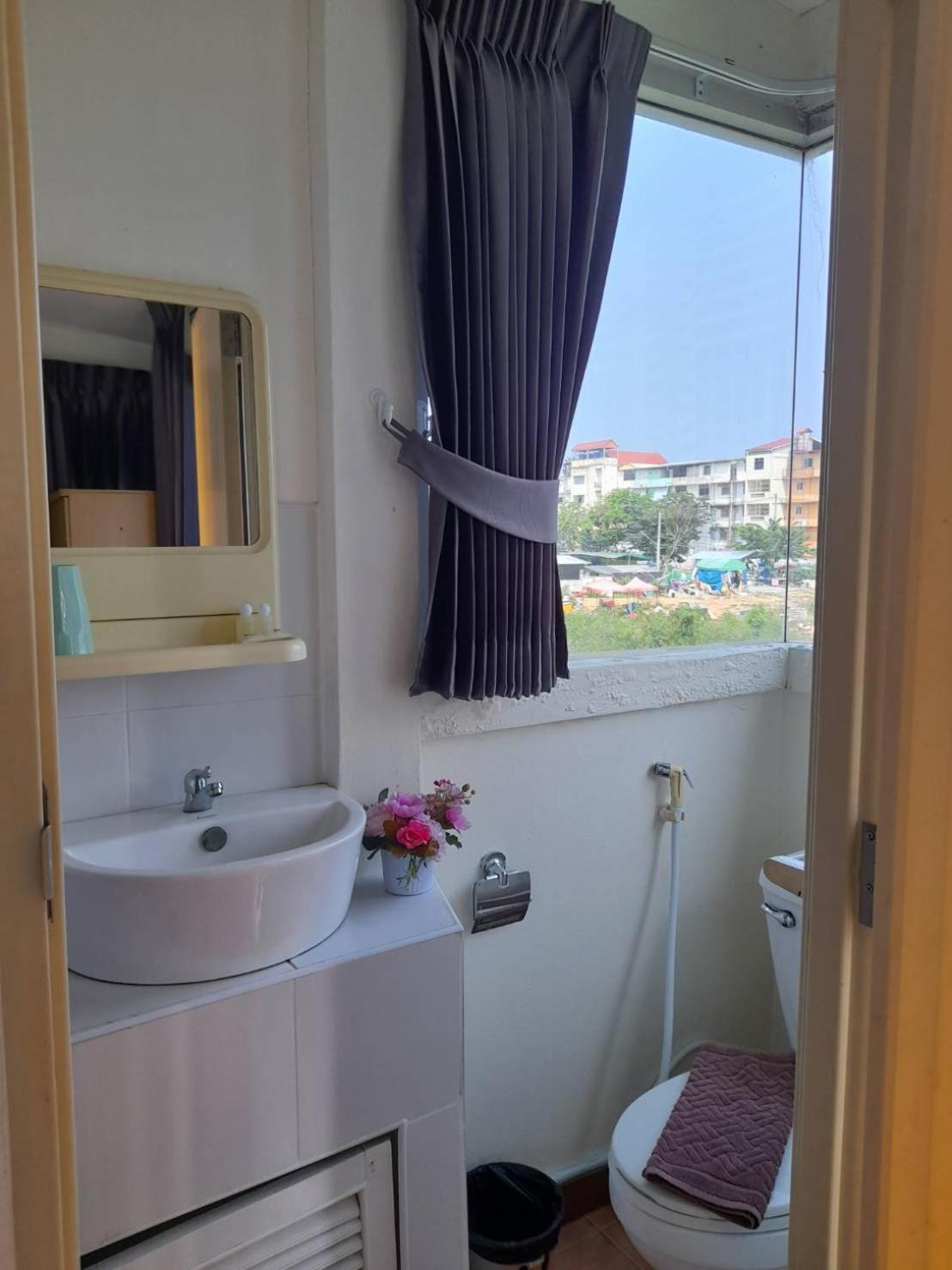 White House By Sorot ตึกขาวโดยโสรฬ Apartment Pantai Jomtien Luaran gambar