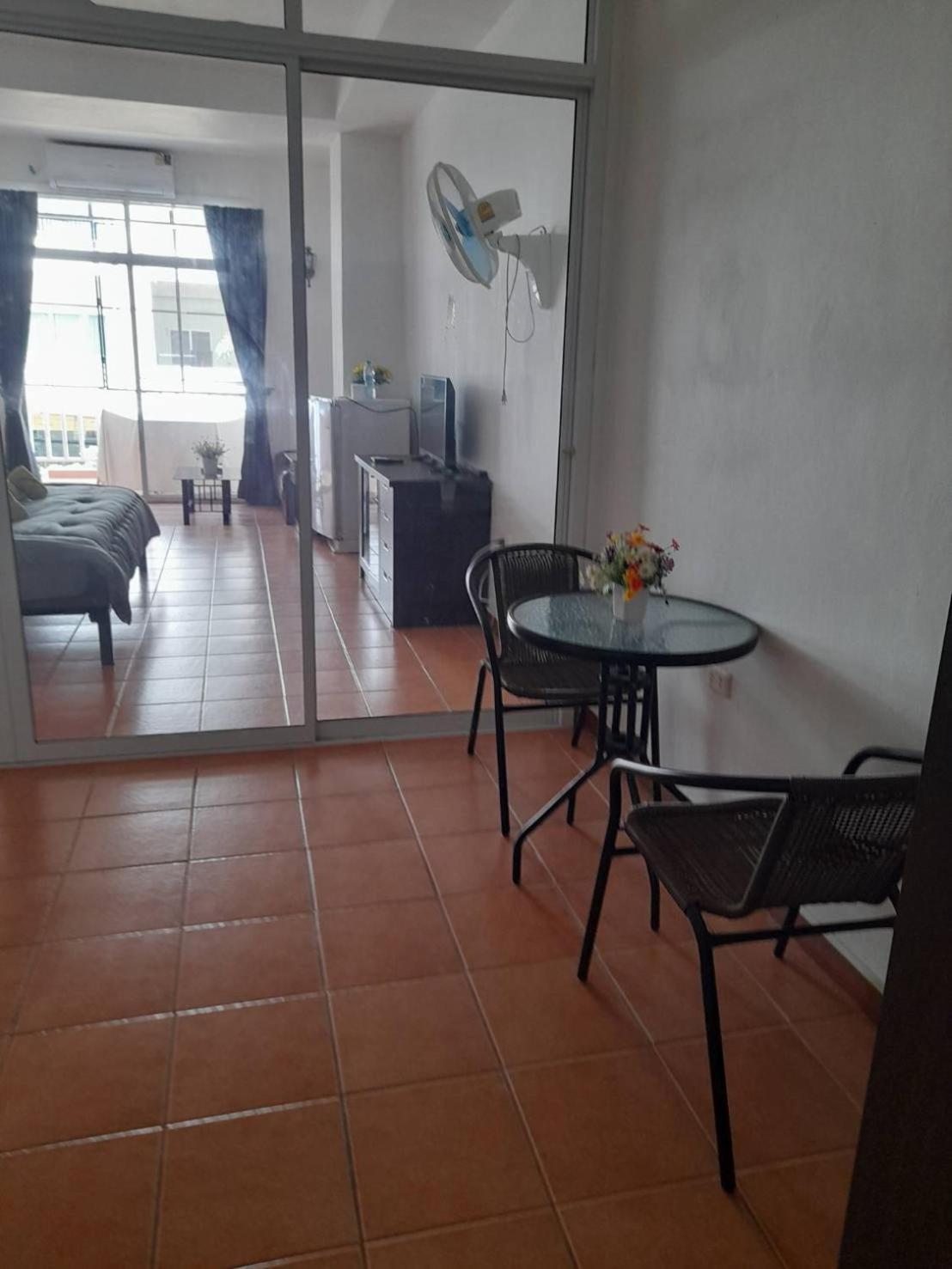 White House By Sorot ตึกขาวโดยโสรฬ Apartment Pantai Jomtien Luaran gambar