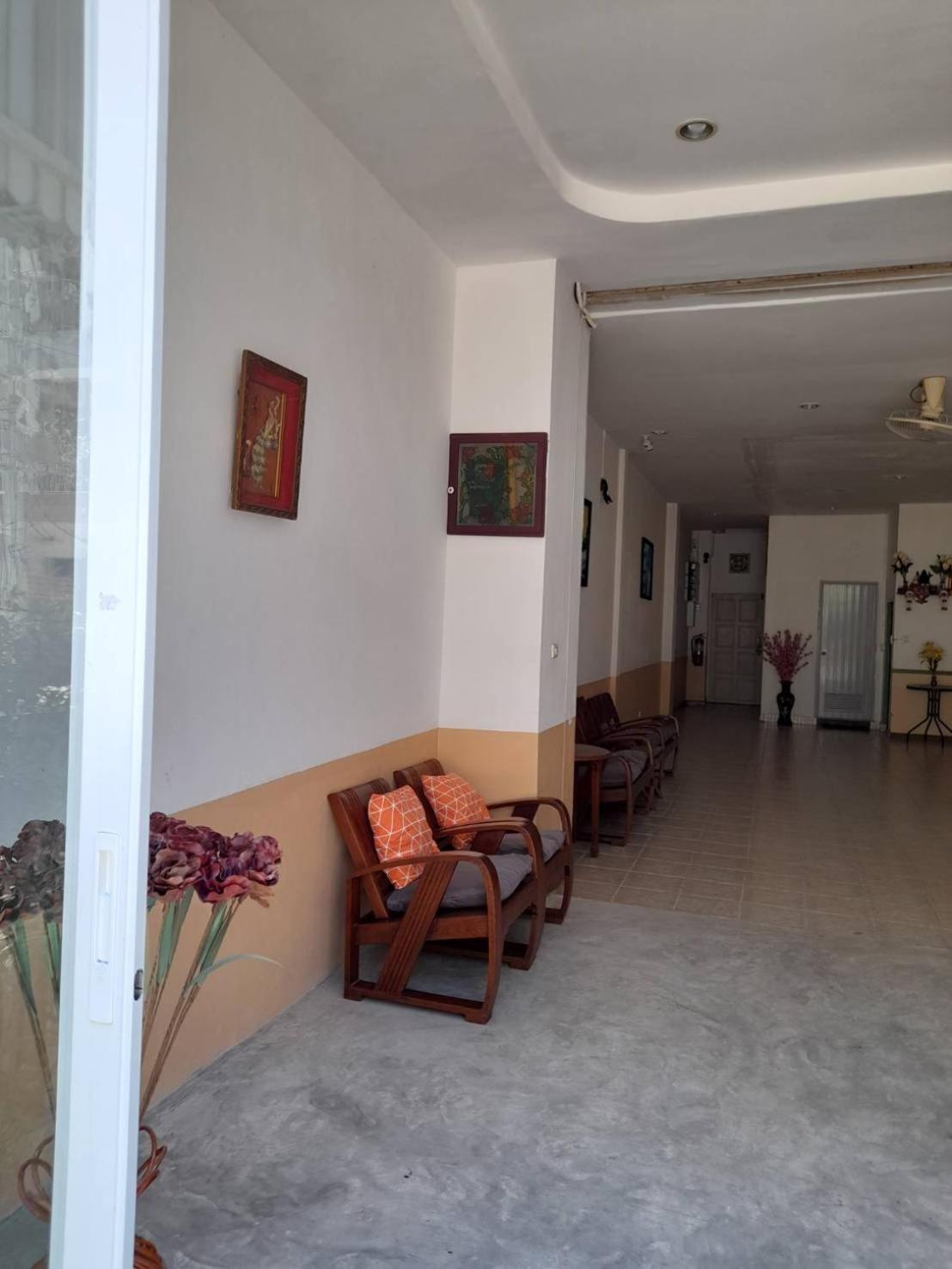 White House By Sorot ตึกขาวโดยโสรฬ Apartment Pantai Jomtien Luaran gambar