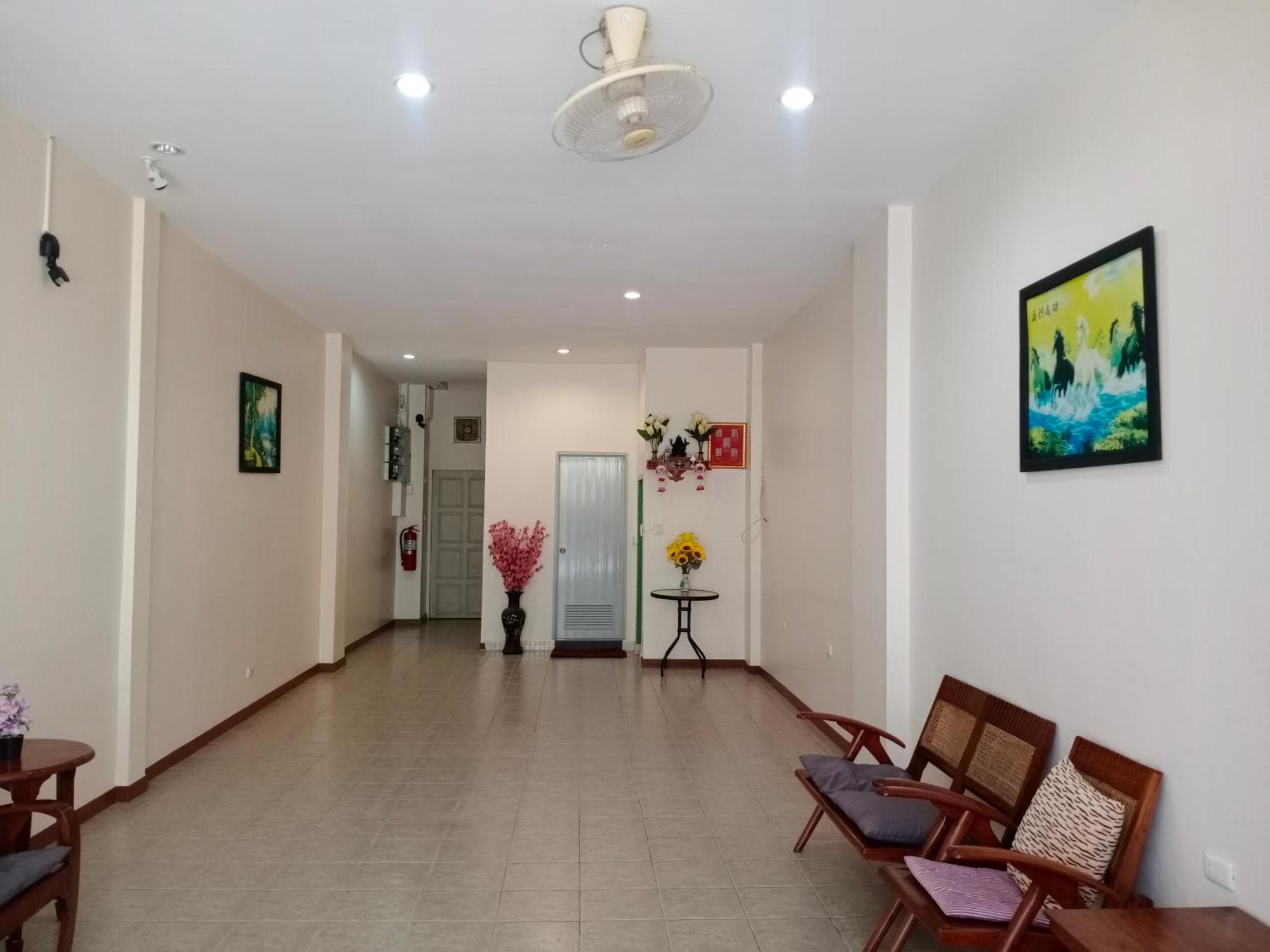 White House By Sorot ตึกขาวโดยโสรฬ Apartment Pantai Jomtien Luaran gambar
